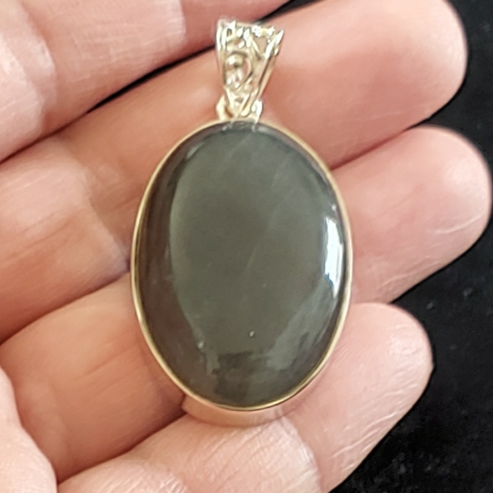 Beautiful Sterling Silver Labradorite Pendant